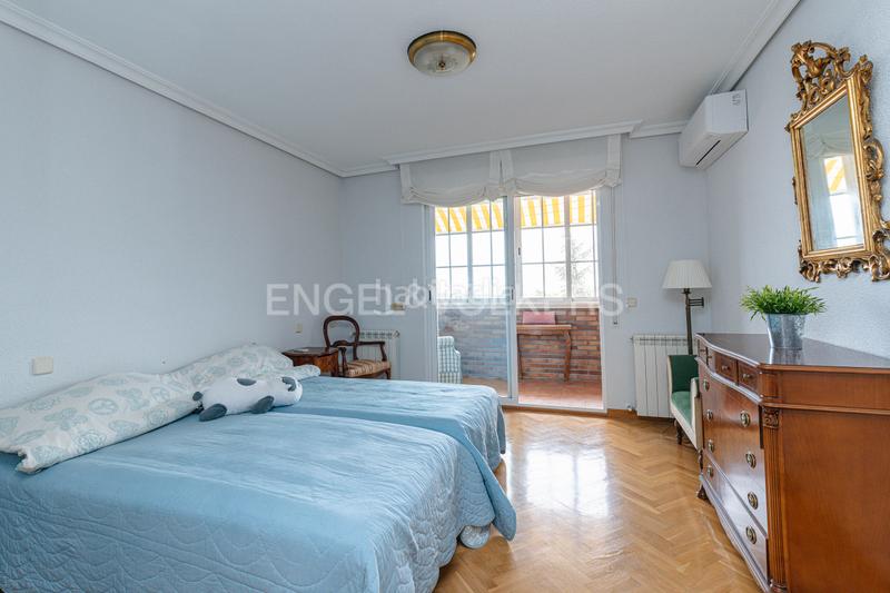 Foto 085c672b-df84-44ad-a707-2b3e7ae6112b. Apartamento espectacular ático con vistas a la montaña en Majadahonda