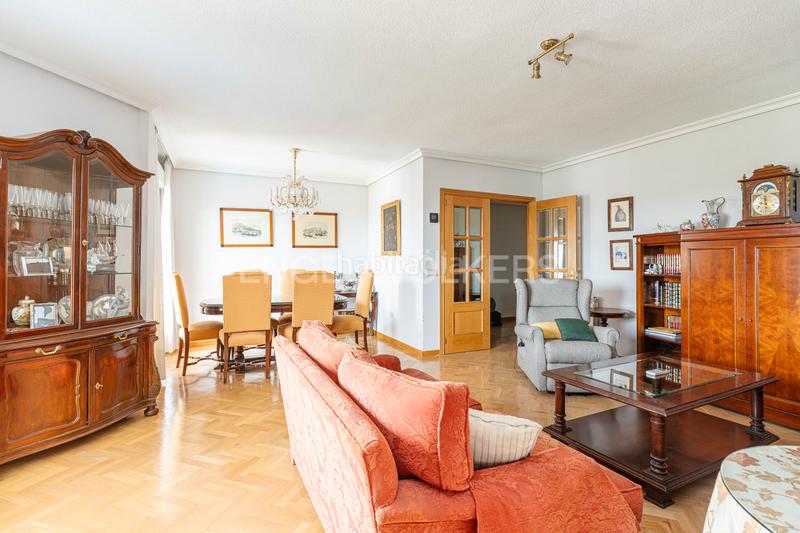 Foto 48aa74ca-7aa4-4cc8-8b07-6ee89f0f00e5. Apartamento espectacular ático con vistas a la montaña en Majadahonda