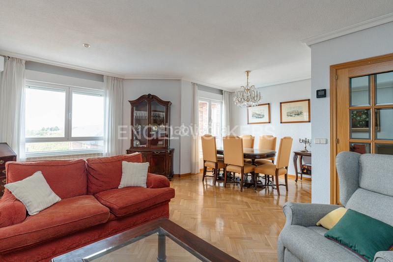 Foto 7e9c1724-28d8-4435-84bc-342c5d1f99e7. Apartamento espectacular ático con vistas a la montaña en Majadahonda