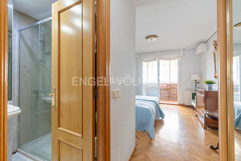 Foto eb2a4949-928d-4757-b865-c23e0329dce2. Apartamento espectacular ático con vistas a la montaña en Majadahonda