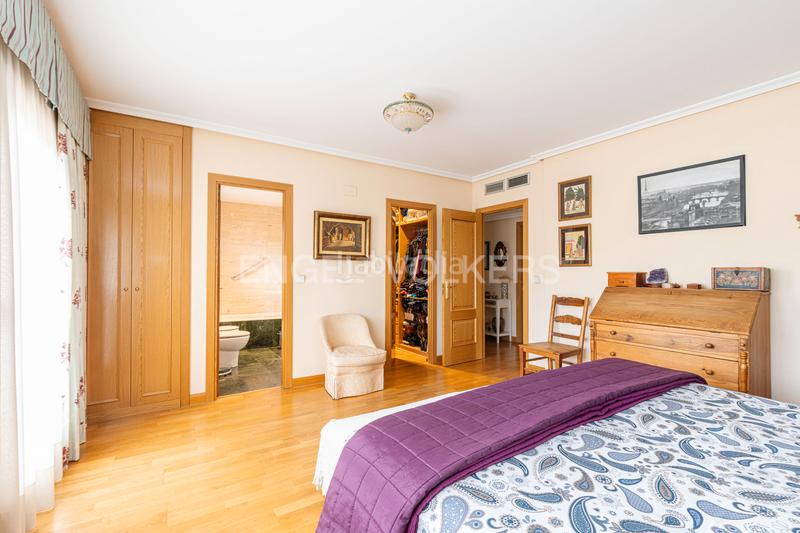 Foto 1715c478-68b1-4d0b-b9ee-6c666b1cdb65. Casa con riscaldamento parcheggio piscina in El Cantizal Rozas de Madrid (Las)