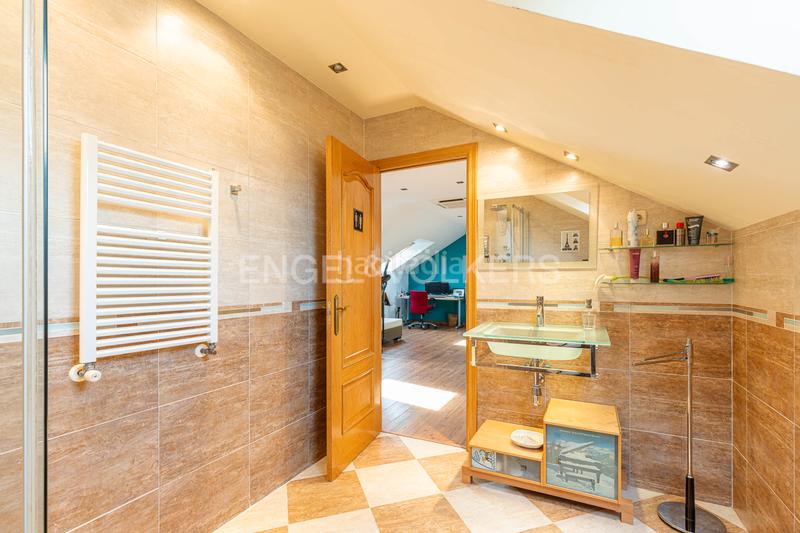 Foto 2a99103a-1d9e-4628-bd98-b7565ee25583. Casa con riscaldamento parcheggio piscina in El Cantizal Rozas de Madrid (Las)