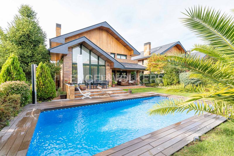 Foto 52c9f476-0241-4d62-8823-a15a04ba38d6. Casa con riscaldamento parcheggio piscina in El Cantizal Rozas de Madrid (Las)