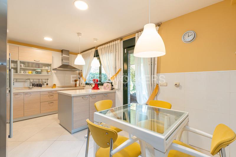 Foto 652a63c7-33bd-495c-bf71-45ac539c9811. Casa con riscaldamento parcheggio piscina in El Cantizal Rozas de Madrid (Las)