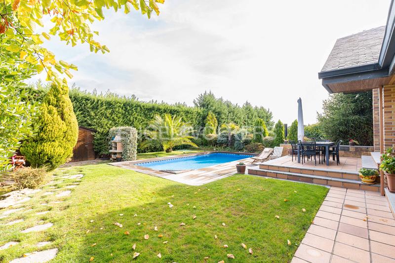 Foto 6a986efe-4410-4979-b101-2f68cf46eedb. Casa con riscaldamento parcheggio piscina in El Cantizal Rozas de Madrid (Las)