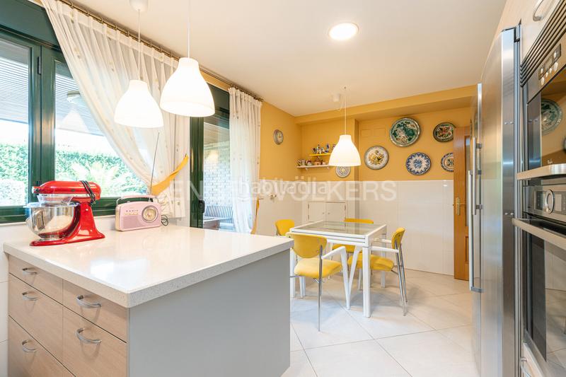 Foto 75cb4aa4-9de8-490b-b575-568a46480352. Casa con riscaldamento parcheggio piscina in El Cantizal Rozas de Madrid (Las)