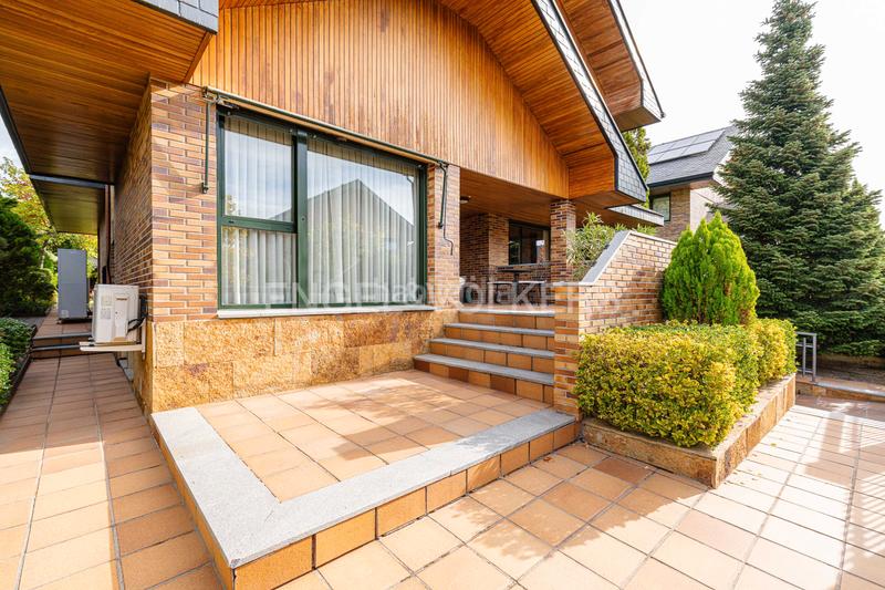 Foto 7ccaee07-0ca6-40ed-acff-e362c0c6ebf2. Casa con riscaldamento parcheggio piscina in El Cantizal Rozas de Madrid (Las)