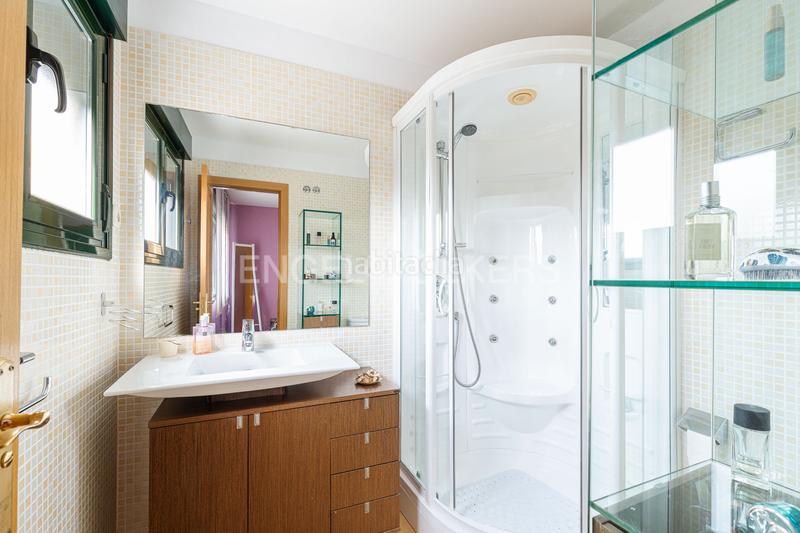 Foto abf87d15-d17d-4e12-b31c-e5853ce90842. Casa con riscaldamento parcheggio piscina in El Cantizal Rozas de Madrid (Las)