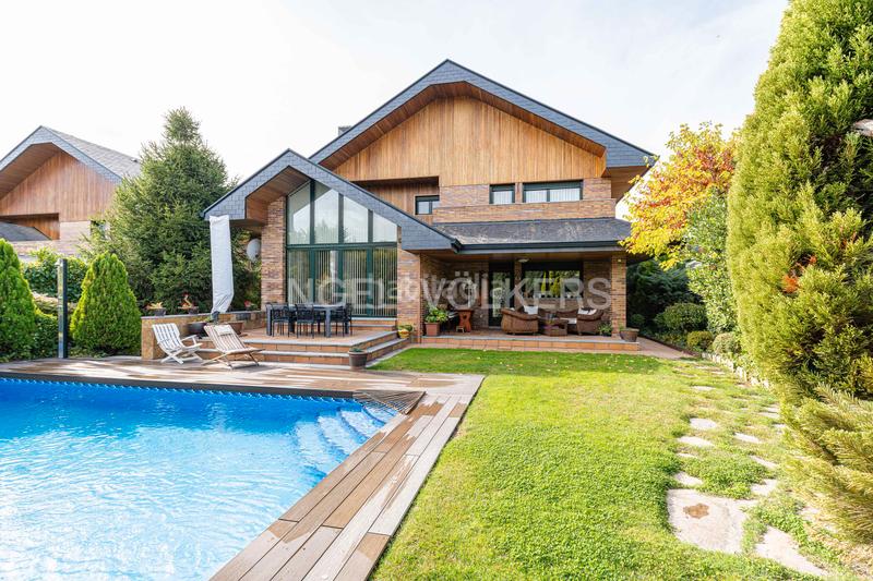 Foto cf8345ad-835b-40e8-a6d8-2453a5efd78d. Casa con riscaldamento parcheggio piscina in El Cantizal Rozas de Madrid (Las)