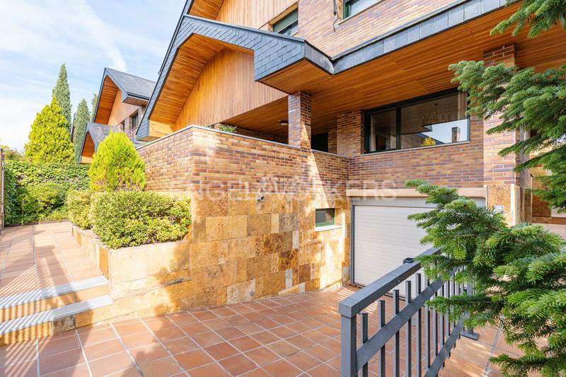 Foto f30b4465-dfec-4874-a3c3-9bb0f9ab920f. Casa con riscaldamento parcheggio piscina in El Cantizal Rozas de Madrid (Las)