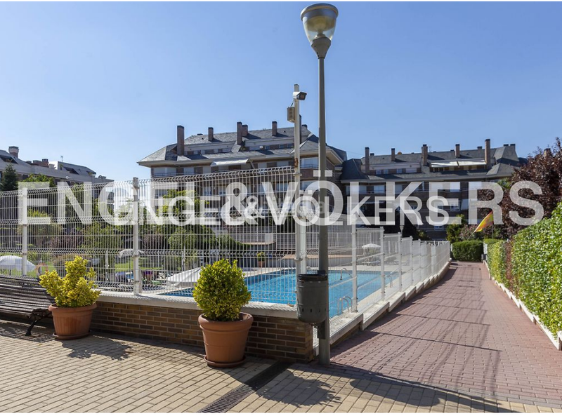 Foto 41928b1f-8ccb-4615-97e7-3f0d0a8291b0. Apartment with heating parking pool in Monte el Pilar Majadahonda