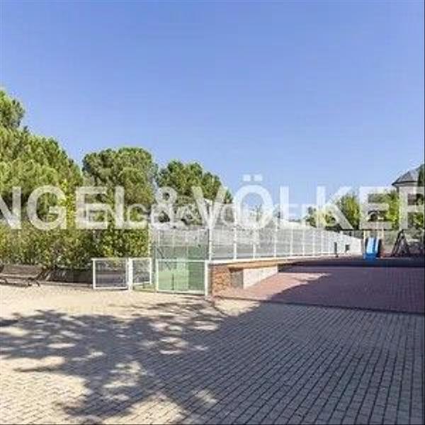 Foto 492628be-9fc7-447c-8830-0549f44cad74. Apartment with heating parking pool in Monte el Pilar Majadahonda