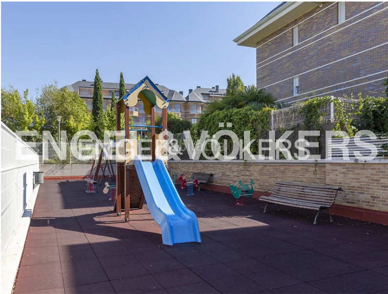 Foto 9d4cf557-ca49-407d-9dfb-ec3beab84722. Apartment with heating parking pool in Monte el Pilar Majadahonda