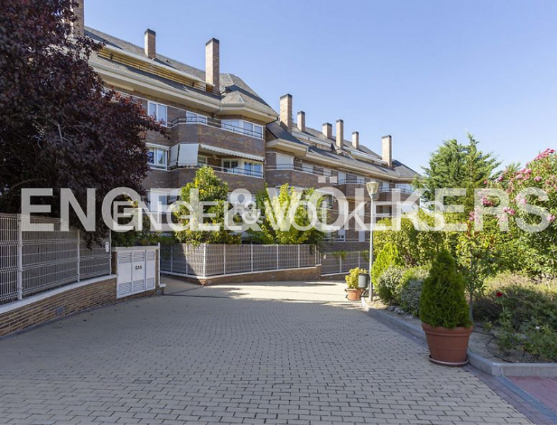 Foto b2e5c776-4ea9-487d-a362-aedf5da5d111. Apartment with heating parking pool in Monte el Pilar Majadahonda