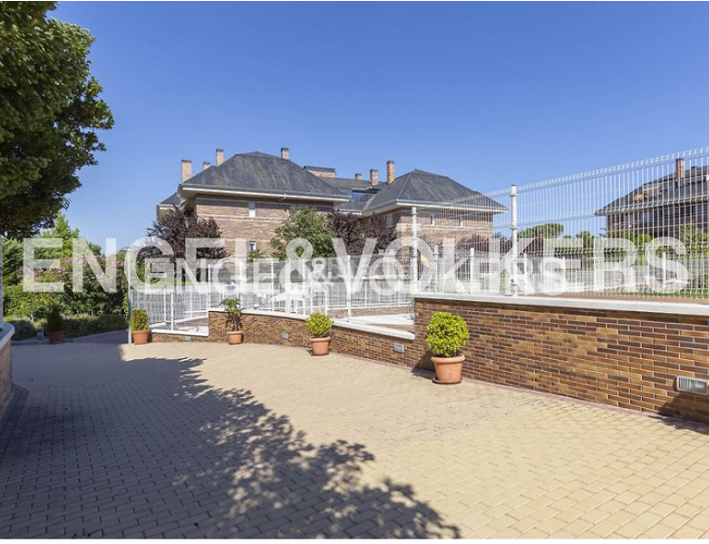 Foto b952ff99-87f6-4c79-a7ff-9bc99af77460. Apartment with heating parking pool in Monte el Pilar Majadahonda