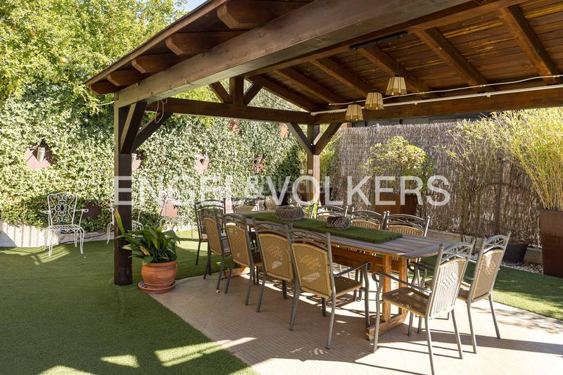 Foto 101380fd-0bdf-47cb-a232-fee34d6a34f6. Casa adossada amb calefacció aparcament piscina a Paracuellos de Jarama