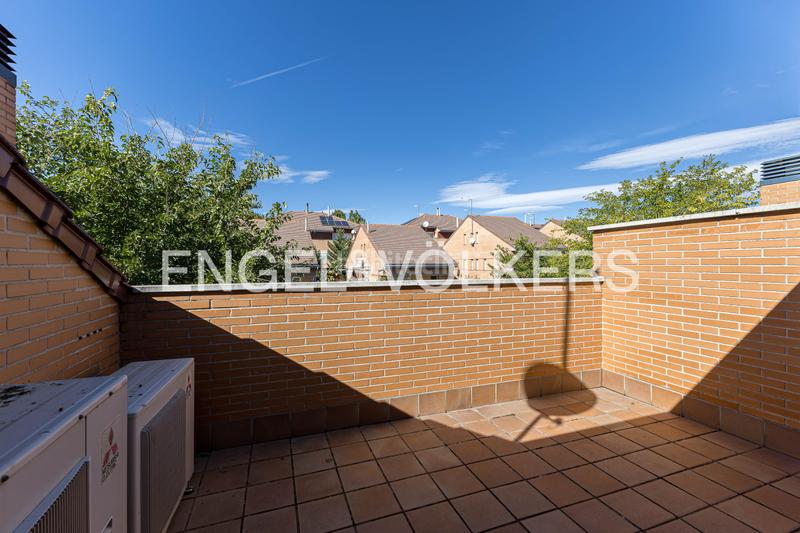 Foto 2d5cb7e8-c1b3-4cc1-ab3e-070e2b21822b. Casa adossada amb calefacció aparcament piscina a Paracuellos de Jarama