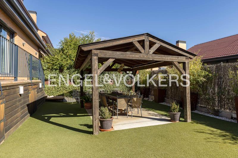 Foto 3dfaffad-d9fa-4122-b629-09030f1a1264. Casa adossada amb calefacció aparcament piscina a Paracuellos de Jarama