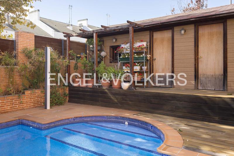 Foto 44b86f09-ff57-464e-812a-6e83cd0dc51c. Casa adossada amb calefacció aparcament piscina a Paracuellos de Jarama