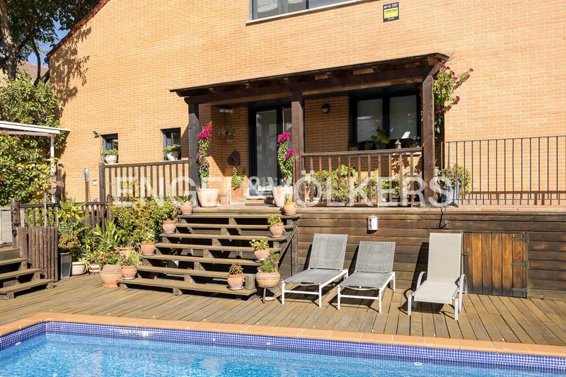 Foto 4bc0c770-4aee-4e83-af5c-c4e0d558ec39. Casa adossada amb calefacció aparcament piscina a Paracuellos de Jarama