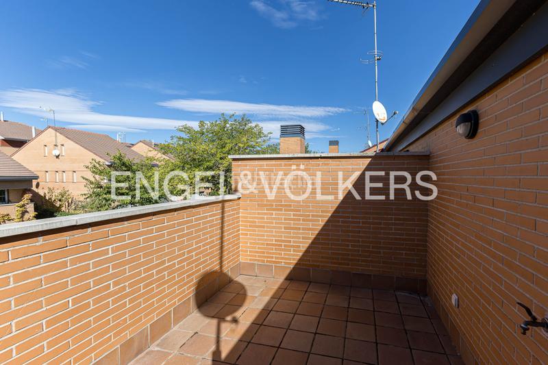 Foto 5598c738-389f-4921-a3b5-041185f66292. Casa adossada amb calefacció aparcament piscina a Paracuellos de Jarama