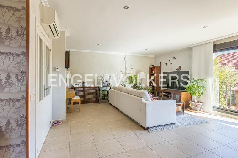 Foto 64cd45d3-8363-48f1-8c4c-b0c7ad54fb11. Casa adossada amb calefacció aparcament piscina a Paracuellos de Jarama