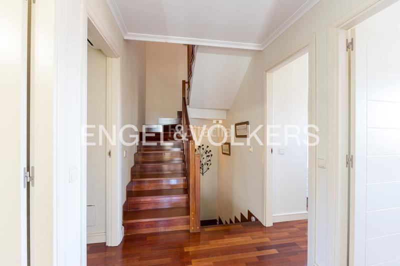 Foto 8345710c-884c-4bd1-ba1e-5617fa3d542b. Casa adossada amb calefacció aparcament piscina a Paracuellos de Jarama