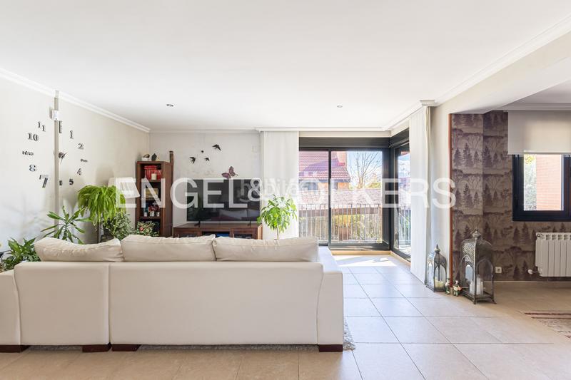 Foto 8672f814-d9df-41f8-9986-a95d036a391c. Casa adossada amb calefacció aparcament piscina a Paracuellos de Jarama