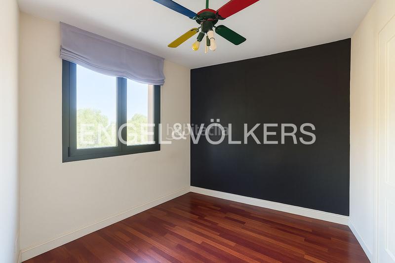 Foto 96d5498f-a806-4bc2-bc10-d3df1b498f52. Casa adossada amb calefacció aparcament piscina a Paracuellos de Jarama