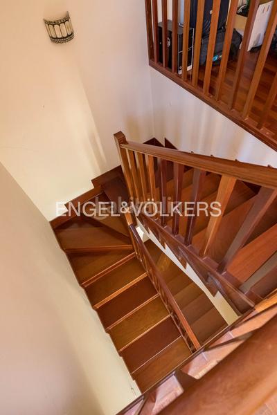 Foto 9c25f1e1-3c0c-4fd9-81c4-ef8a201a14a9. Casa adossada amb calefacció aparcament piscina a Paracuellos de Jarama