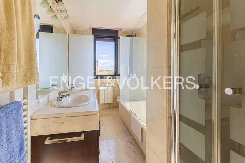 Foto a0f35d0c-8e3a-4367-b3e4-65b38414de78. Casa adossada amb calefacció aparcament piscina a Paracuellos de Jarama