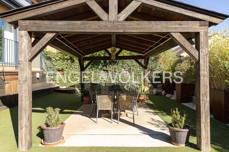 Foto a9d2f81a-6e34-40df-899c-91572c00e9ce. Casa adossada amb calefacció aparcament piscina a Paracuellos de Jarama