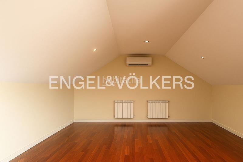 Foto bd510ab5-d56f-4124-abf4-2b5afe2bc917. Casa adossada amb calefacció aparcament piscina a Paracuellos de Jarama