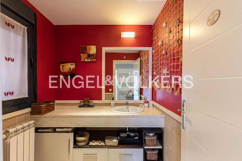 Foto d029be9f-cd49-45cd-983d-174e5d717f12. Casa adossada amb calefacció aparcament piscina a Paracuellos de Jarama