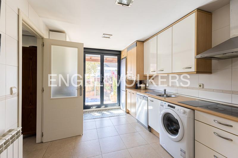 Foto e5b0d89b-6041-4312-a3fe-c07127d5bcc1. Casa adossada amb calefacció aparcament piscina a Paracuellos de Jarama