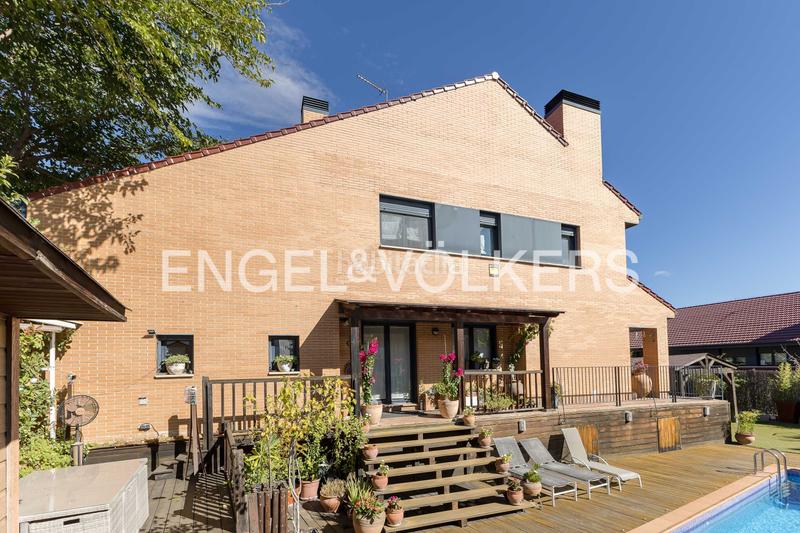 Foto ee749de0-ca7f-4145-abc0-2cc162babb40. Casa adossada amb calefacció aparcament piscina a Paracuellos de Jarama