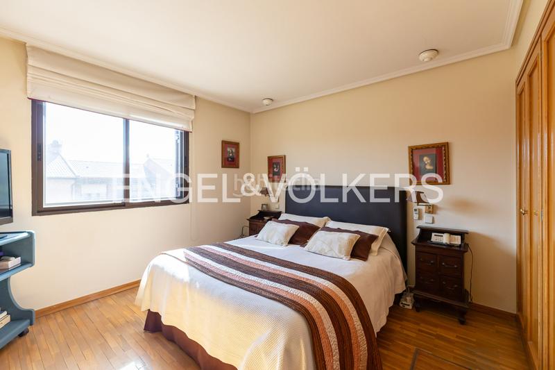 Foto 08d42e93-7faa-43b9-b6b3-c957820e0f3e. Casa a schiera con riscaldamento parcheggio piscina in Madrid