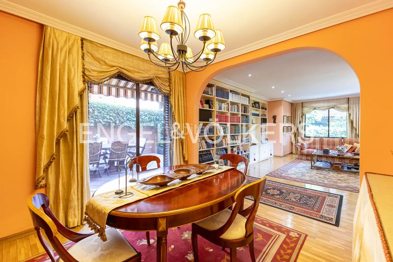 Foto 2080c60c-6e24-478a-8d7b-80dbad0c2fcf. Casa a schiera con riscaldamento parcheggio piscina in Madrid