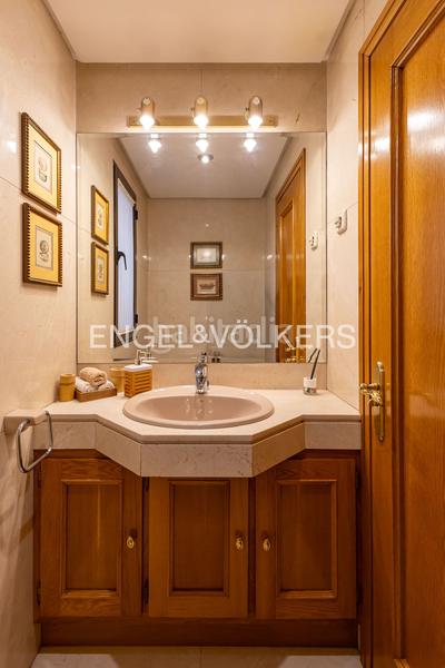 Foto 38b732b6-d391-4f56-ae08-257d3c24ff5a. Casa a schiera con riscaldamento parcheggio piscina in Madrid