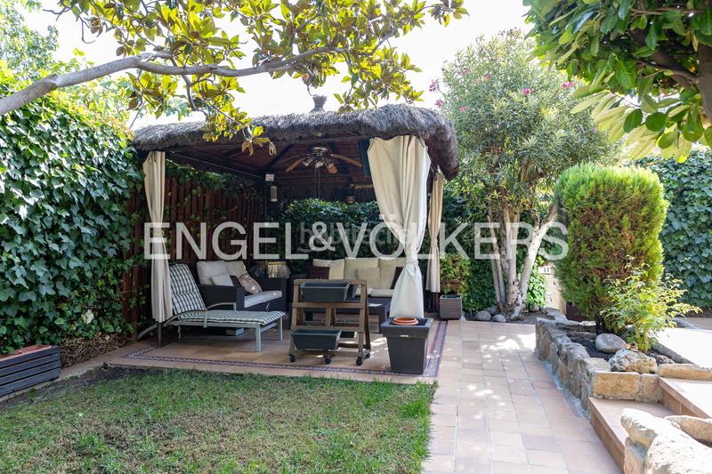 Foto 5db14166-e3b9-4a4d-b18a-db23958b9fa6. Casa a schiera con riscaldamento parcheggio piscina in Madrid