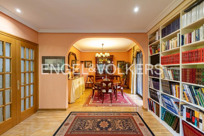 Foto 697e5726-c5c5-4cfc-883f-6a63ab212dee. Casa a schiera con riscaldamento parcheggio piscina in Madrid