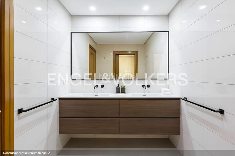 Foto 7ff94421-62c2-41a3-97bb-a33dbfc45854. Casa a schiera con riscaldamento parcheggio piscina in Madrid