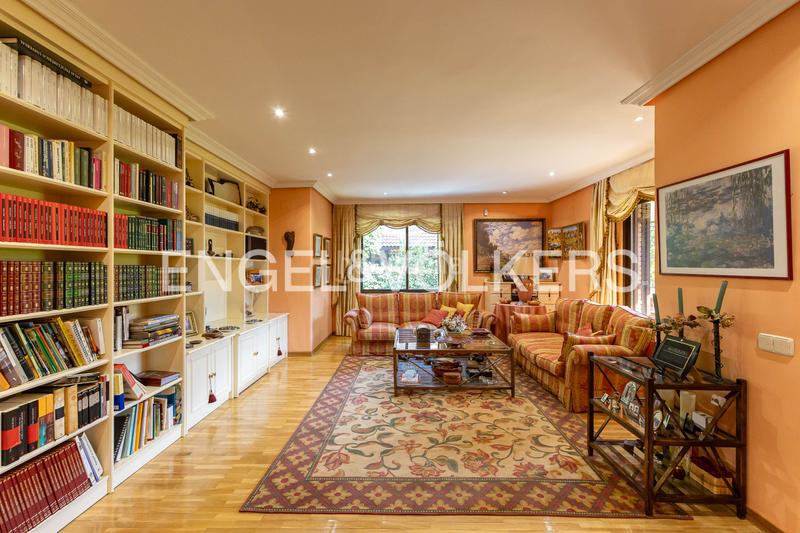 Foto 871fc9ed-0f86-435a-9b5e-918e843b4c27. Casa a schiera con riscaldamento parcheggio piscina in Madrid