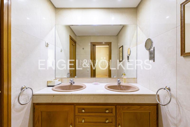 Foto 94790eff-188a-49ae-a557-f22919d4fe3c. Casa a schiera con riscaldamento parcheggio piscina in Madrid