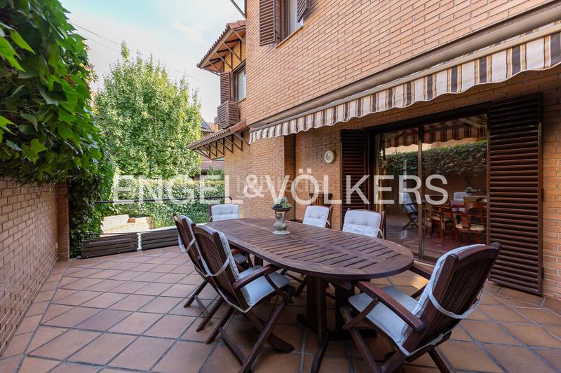 Foto daa07309-abdb-447c-934a-64b99cb60105. Casa a schiera con riscaldamento parcheggio piscina in Madrid