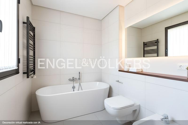 Foto e7a6ac15-ac0d-4e47-ba77-6f7275f900a9. Casa a schiera con riscaldamento parcheggio piscina in Madrid