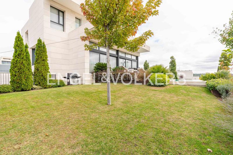 Foto 4d128c53-99b6-4f32-bd7d-9928efe3ea2e. Casa amb calefacció piscina a Aravaca Madrid