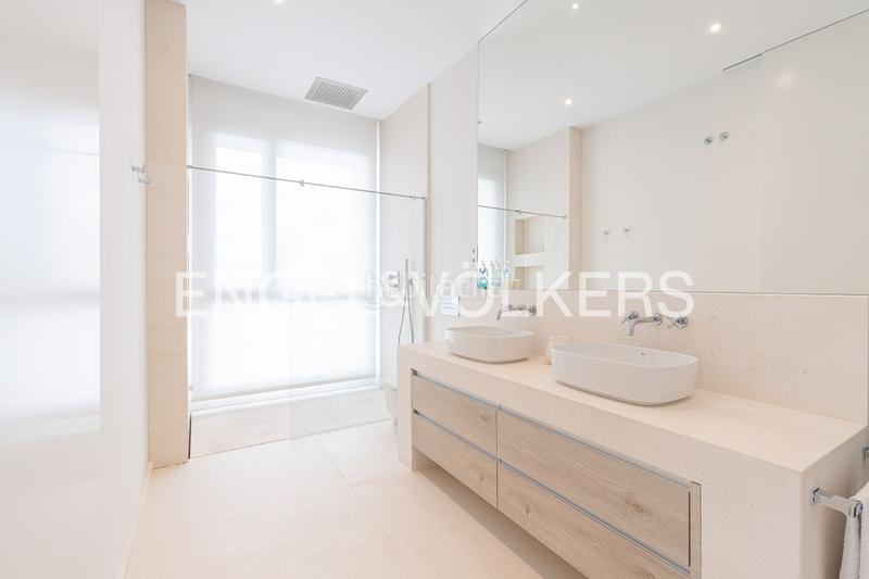 Foto c04c632a-56e5-46f8-ab34-63c53f92d690. Casa amb calefacció piscina a Aravaca Madrid