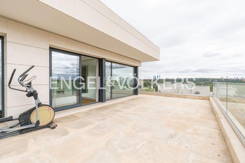 Foto cb159c38-653c-472c-82ff-f2206d30c8ea. Casa amb calefacció piscina a Aravaca Madrid