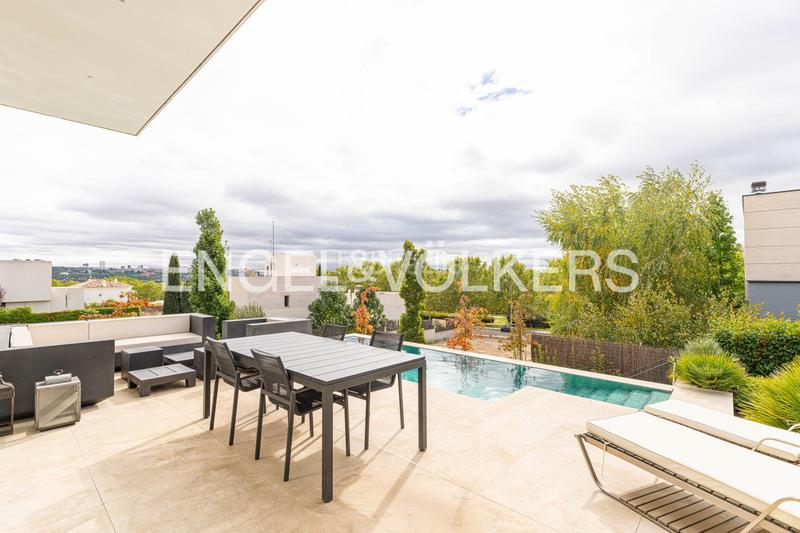 Foto fa3f7e31-5ce5-433e-b7f6-7c8eed3bf0f0. Casa amb calefacció piscina a Aravaca Madrid